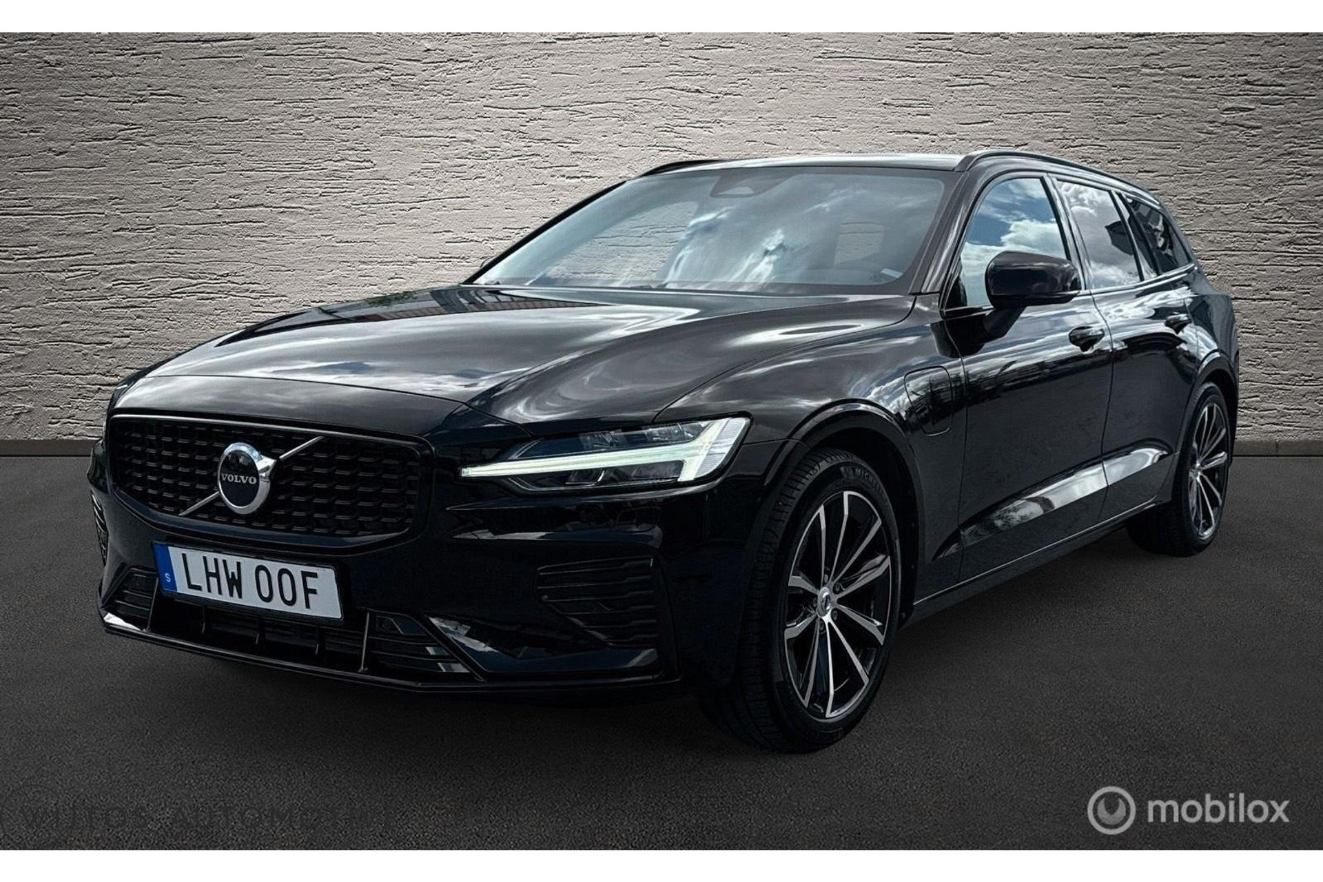 Volvo V60 2.0 T6 Plug-in hybrid AWD Plus Dark, Long range 47097092-0.jpg | Wijtos Automotive
